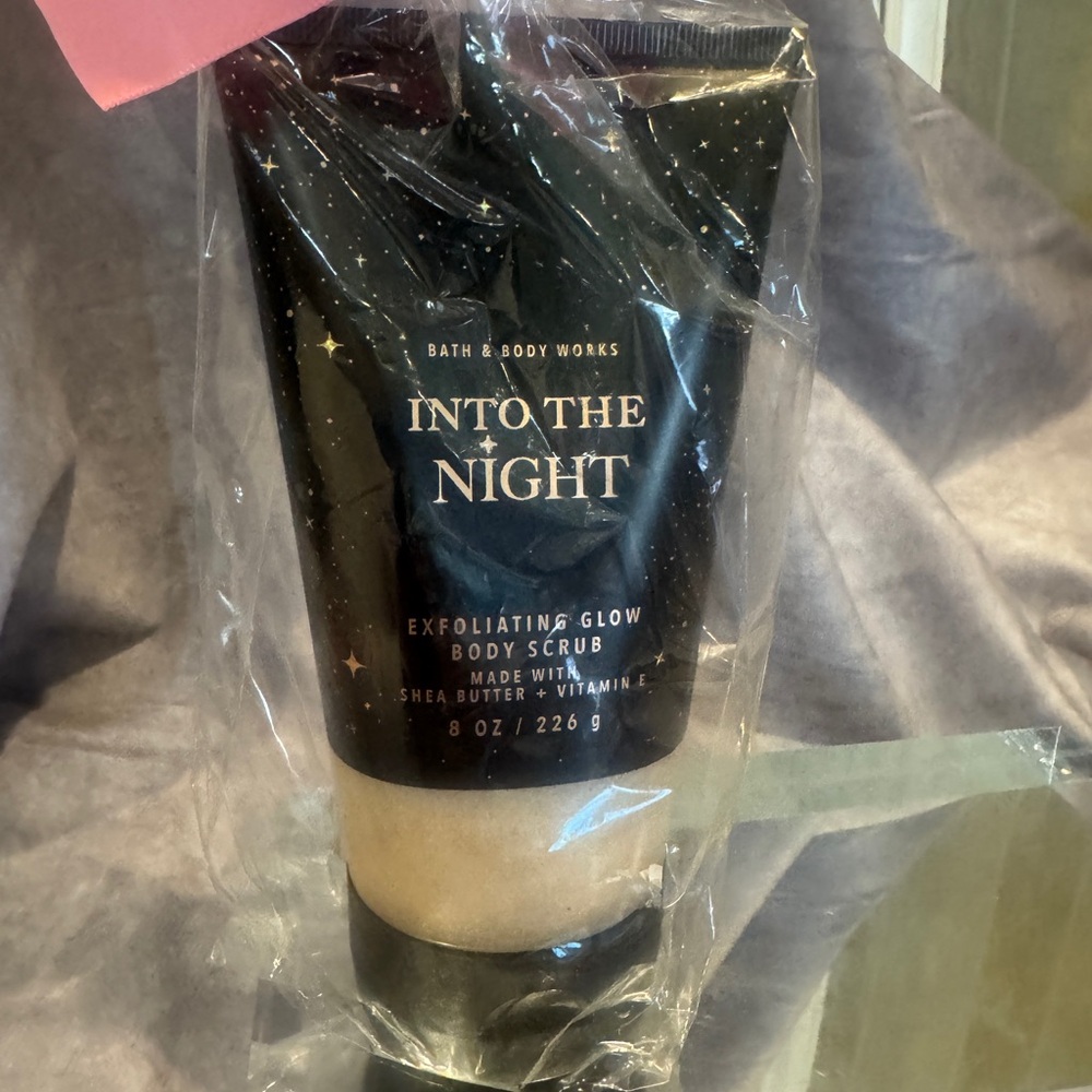 Bath & Body Works Into‎ the Night Body Scrub - Black and Gold